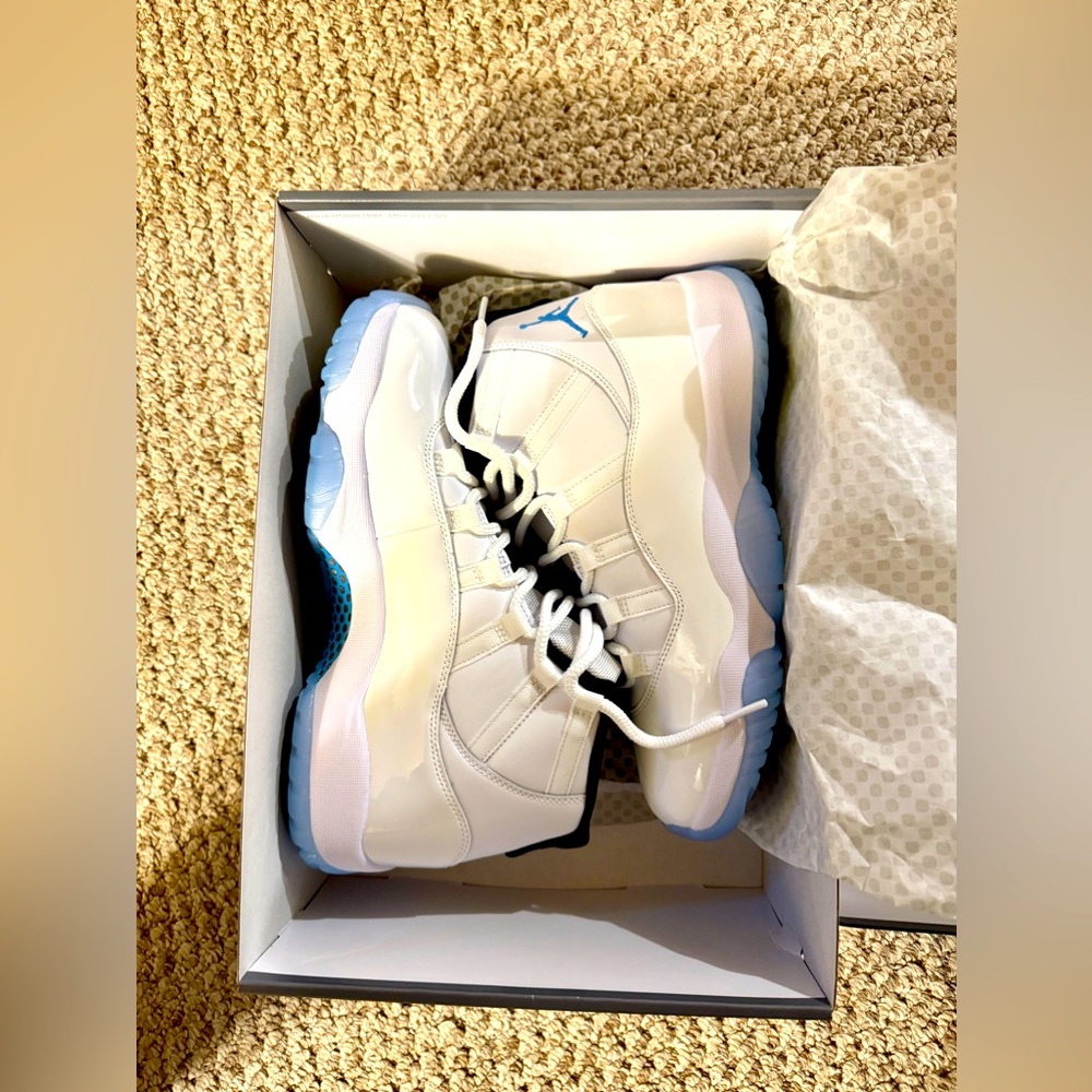 Jordan 11 Retro Legend Blue 2024 - Size 9.5